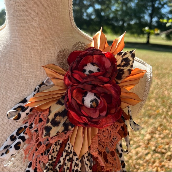 SOLD • Medium Sized Scrappy Flower Pin/Brooch - Picture 4 of 4